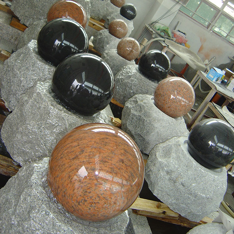 Quali sono i caratteristici archi scolpiti in pietra di granito in Cina?