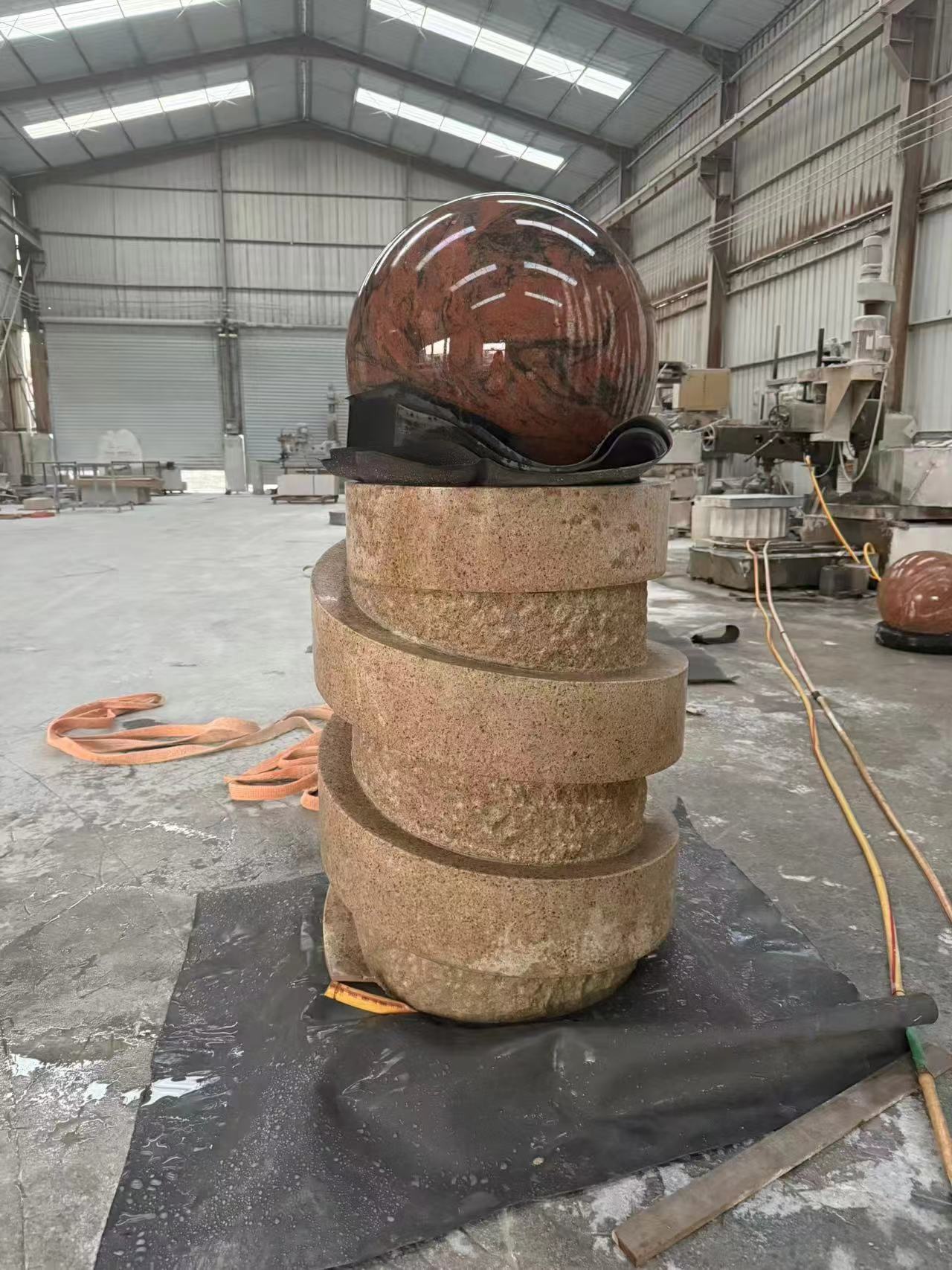 La fontana della palla è stata confezionata e spedita negli Stati Uniti
