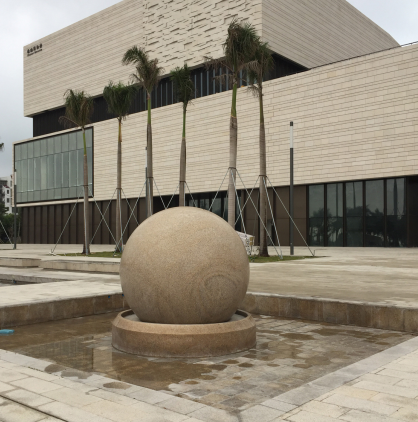 La scultura in pietra di Xingyan crea la più grande palla di feng shui nella Cina continentale a Zhuhai