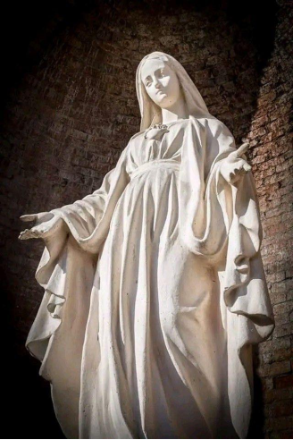 Statua della Vergine Maria