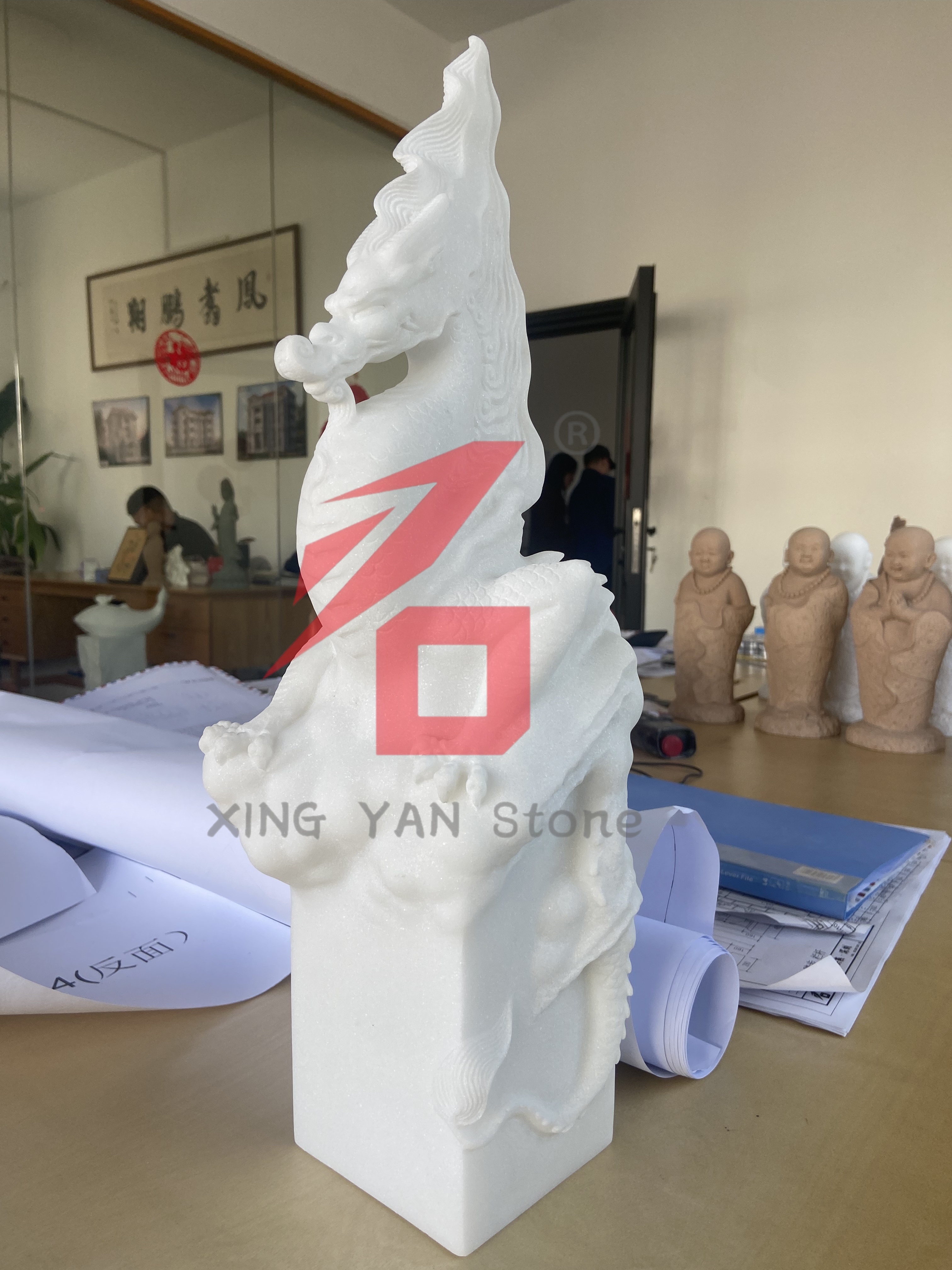 Le sculture in pietra in stile cinese guadagnano popolarità nei mercati commemorativi europei e americani