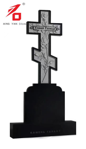 Monumento a rosa di granito nero sulla croce