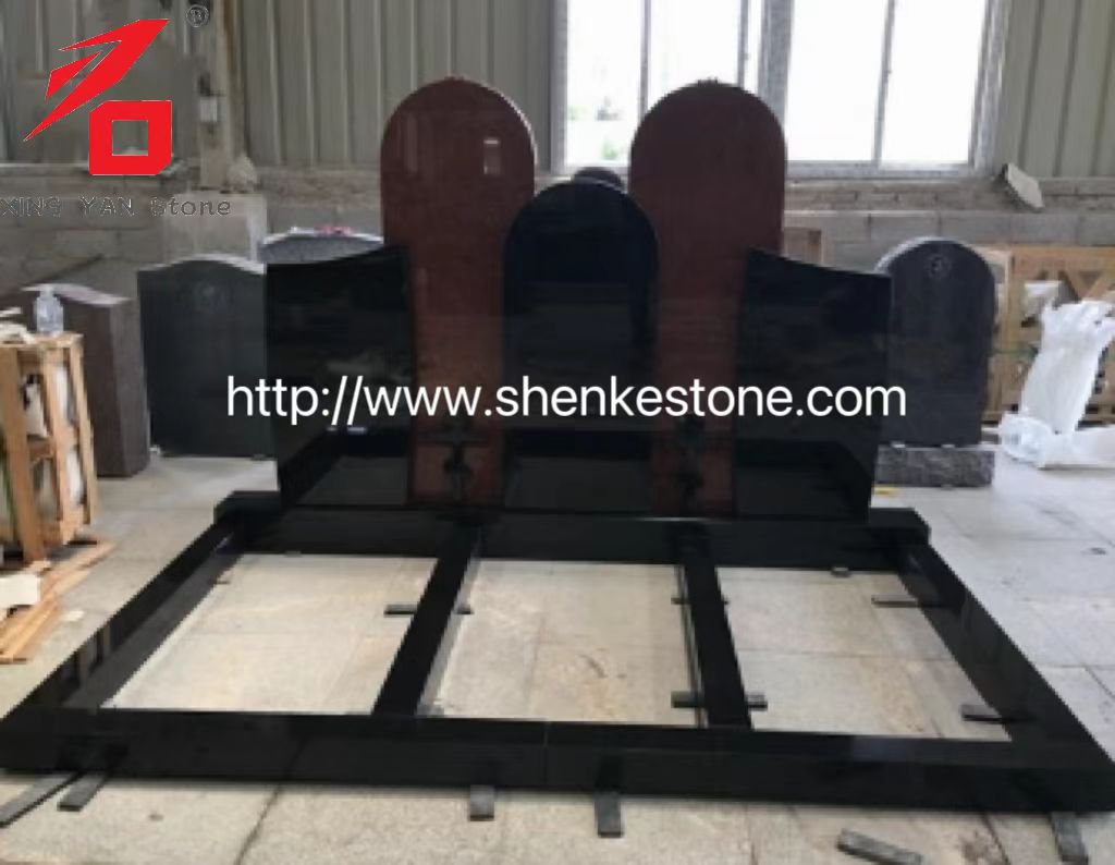 Tomba in granito nero in stile russo con croce intagliata
