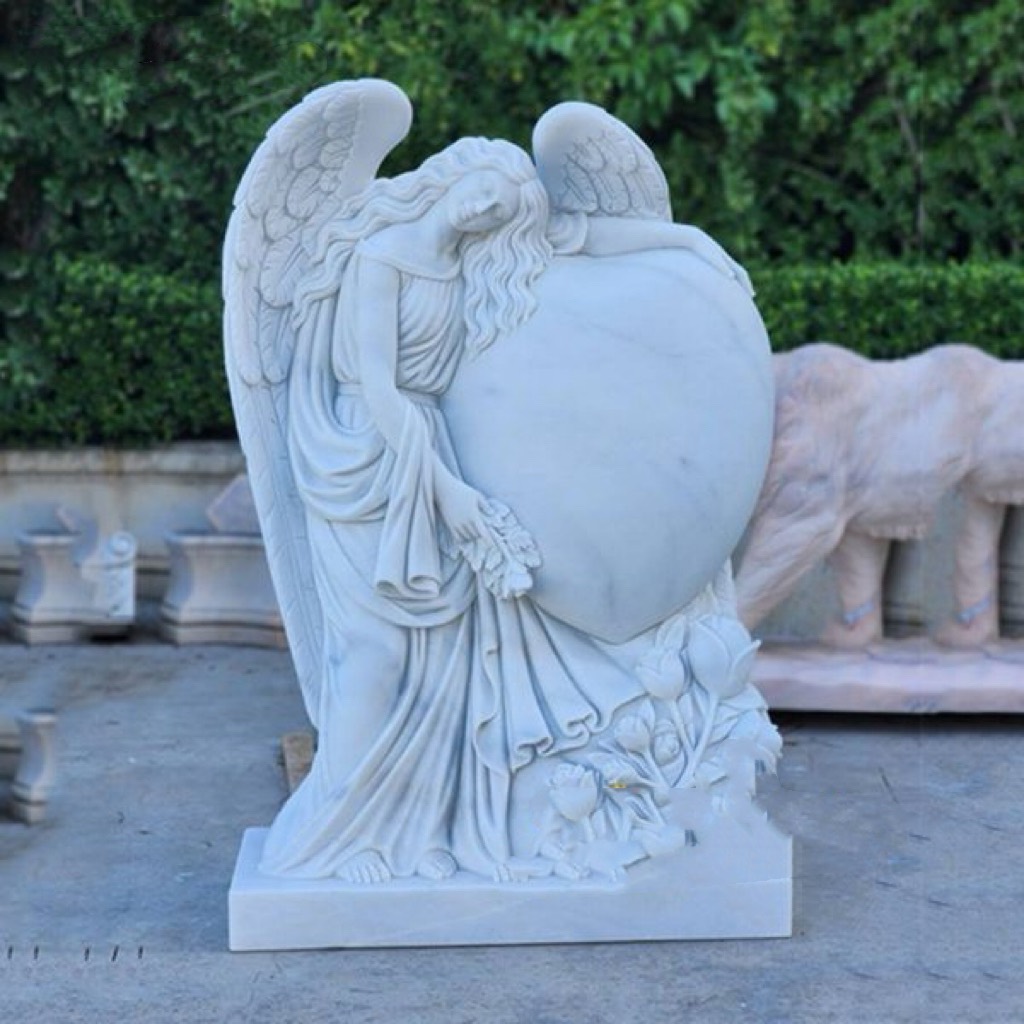 Angelo in marmo di Xingyan che abbraccia una scultura di pietra commemorativa del cuore